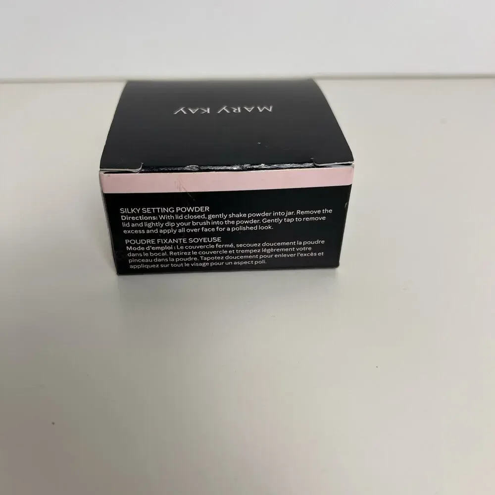 New Mary Kay Silky Setting Powder- Medium Beige .28 OZ